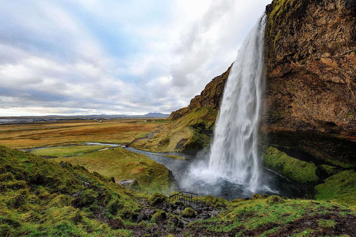 Discover Iceland's Majestic Waterfall