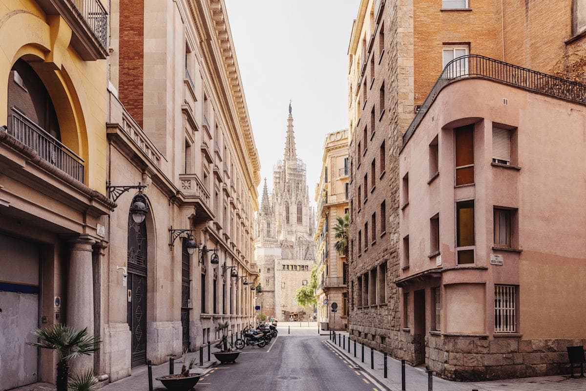 Alexander Spatari Barcelona City Getaway